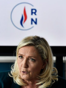 Lire la suite à propos de l’article Marine Le Pen, «un pas en avant» dans la reconnaissance du passé vichyste de la France ?